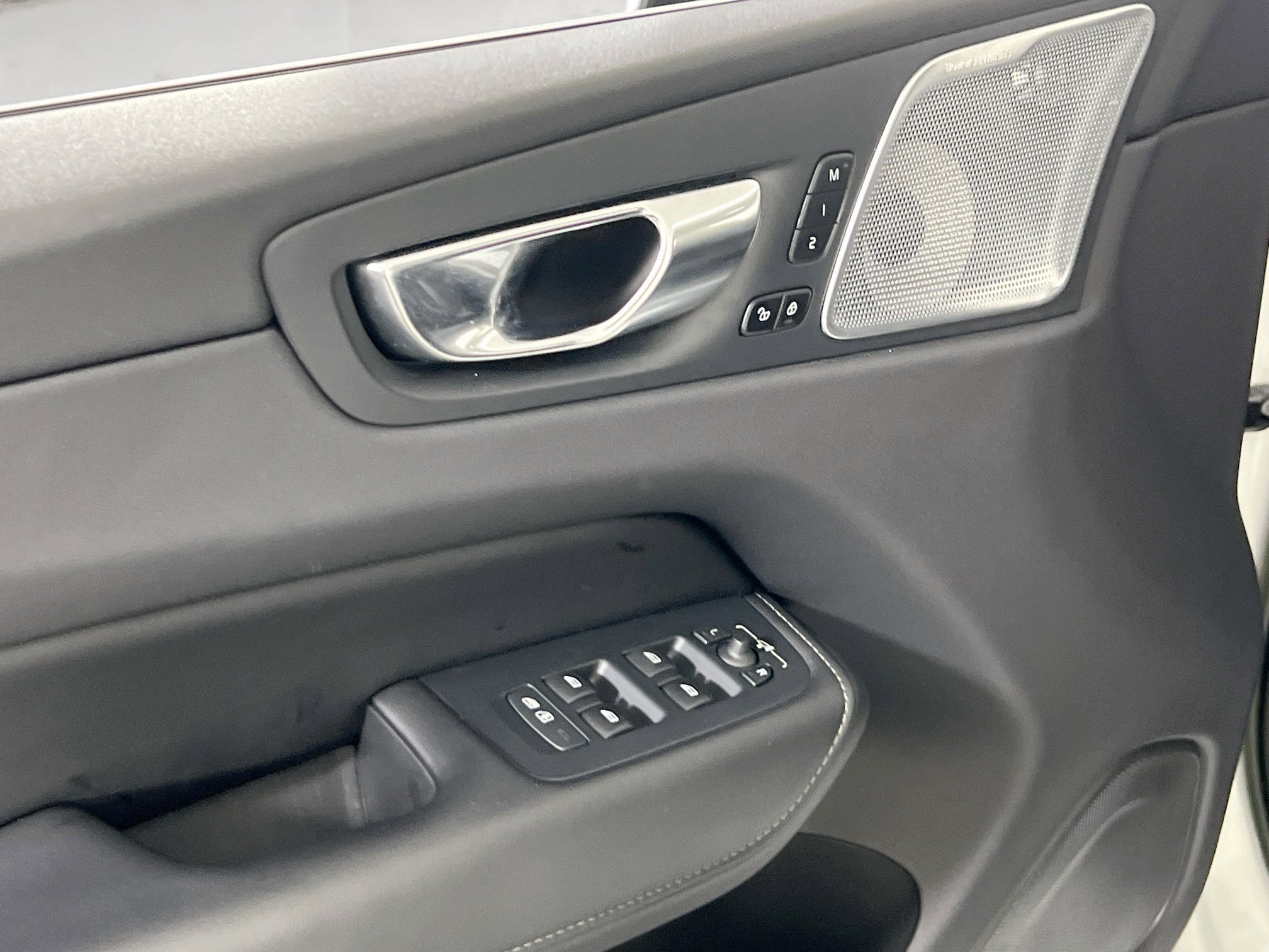 Used 2022 Volvo XC60 B5 Inscription w/ Advanced Package image 17