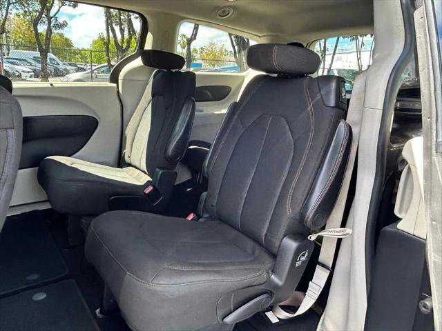 Certified 2020 Chrysler Pacifica Touring w/ Advanced Safetytec Group FWD image 48