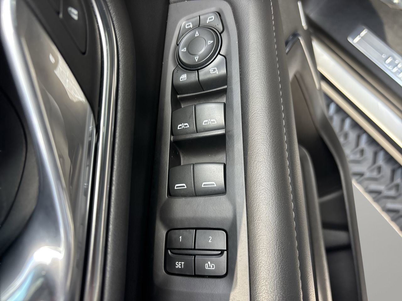 Used 2024 Chevrolet Tahoe Z71 w/ Luxury Package AWD/4WD image 18