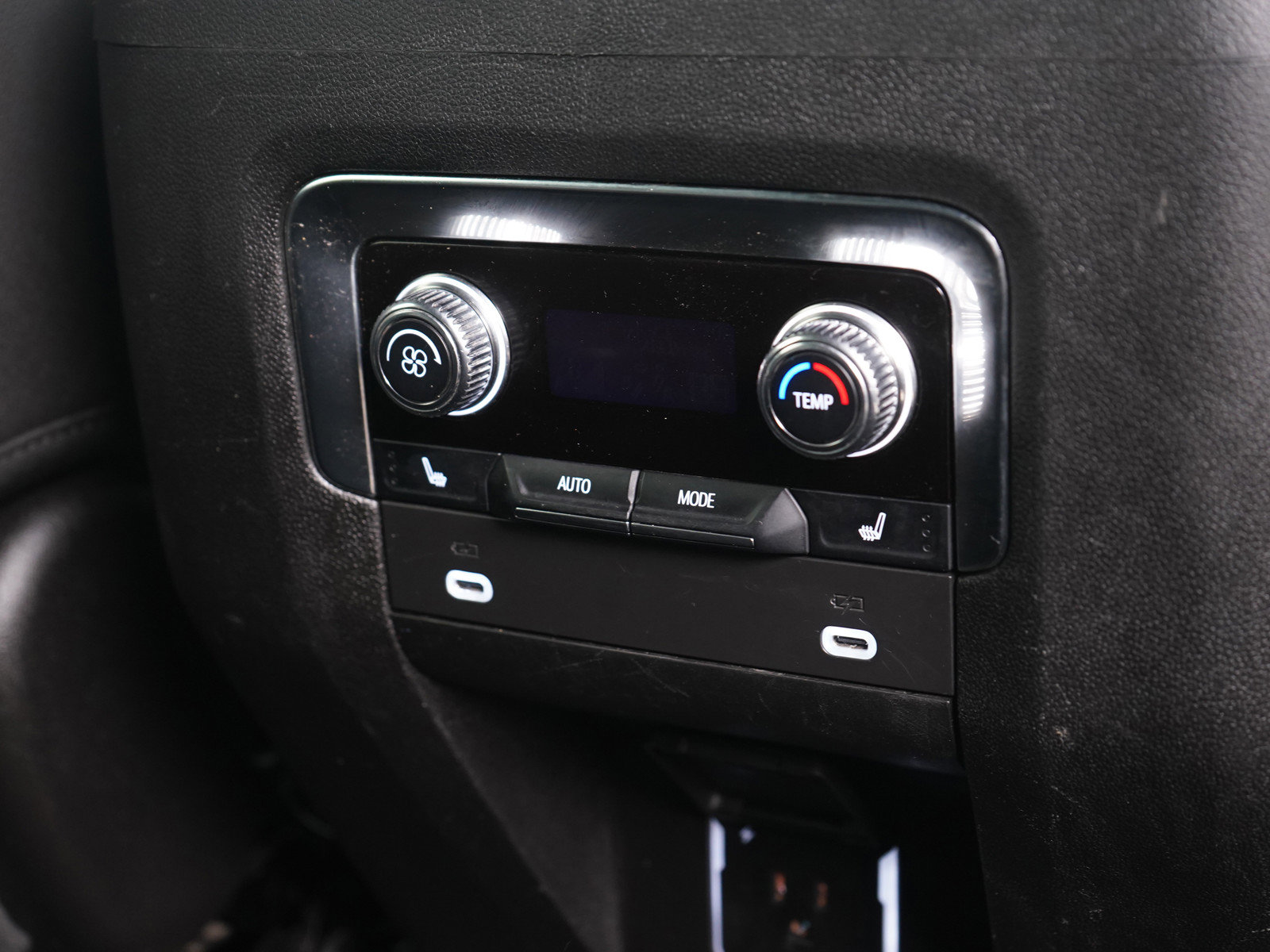 Used 2022 GMC Yukon XL SLT w/ SLT Luxury Package image 15