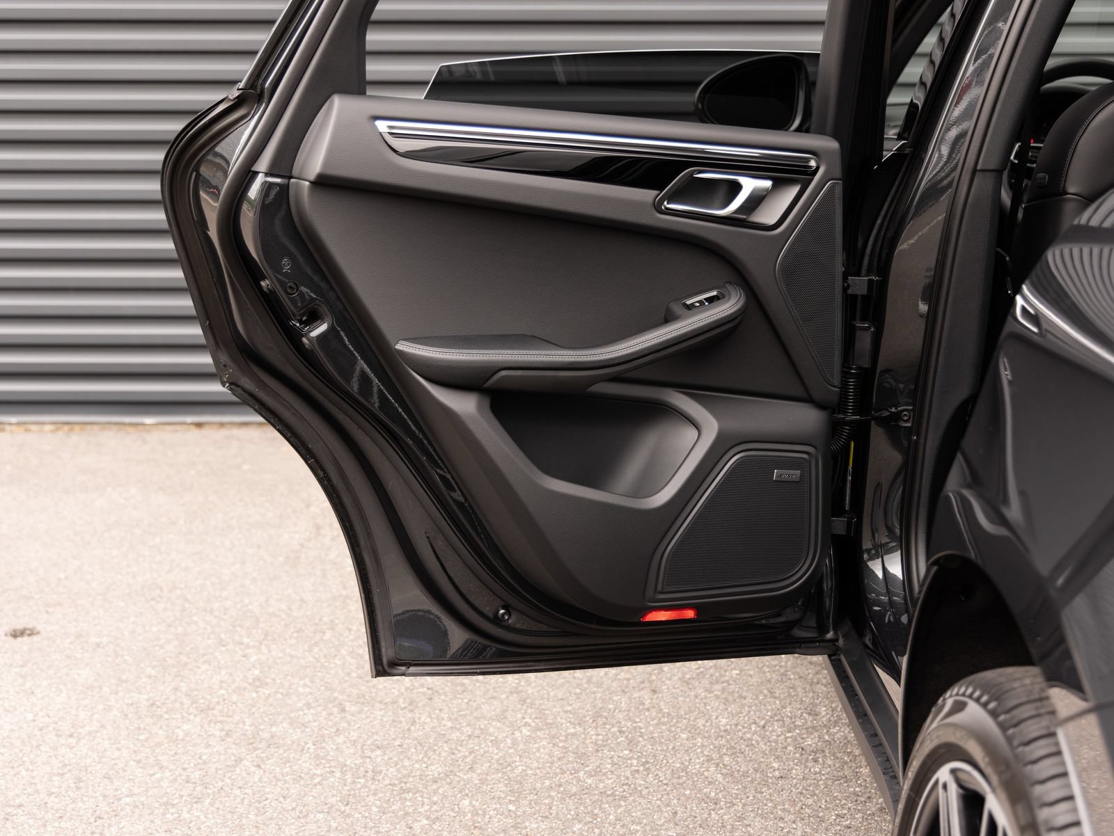 Certified 2026 Porsche Macan AWD/4WD image 25