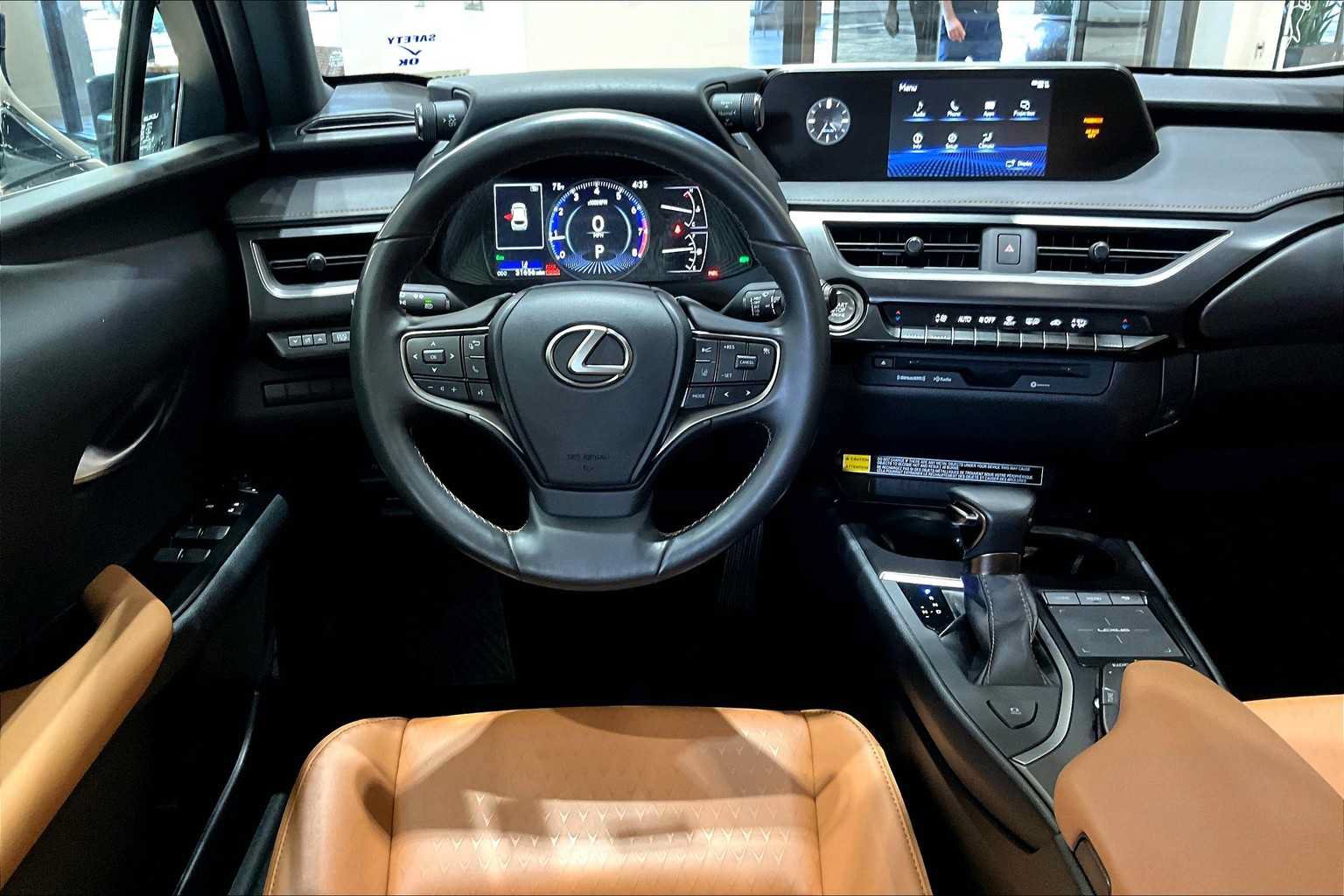 Used 2022 Lexus UX 200 w/ Accessory Package (Z1) FWD image 5