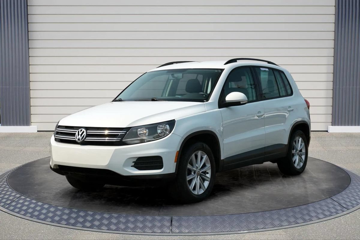 Used 2017 Volkswagen Tiguan Limited w/ Premium Package AWD/4WD image 3