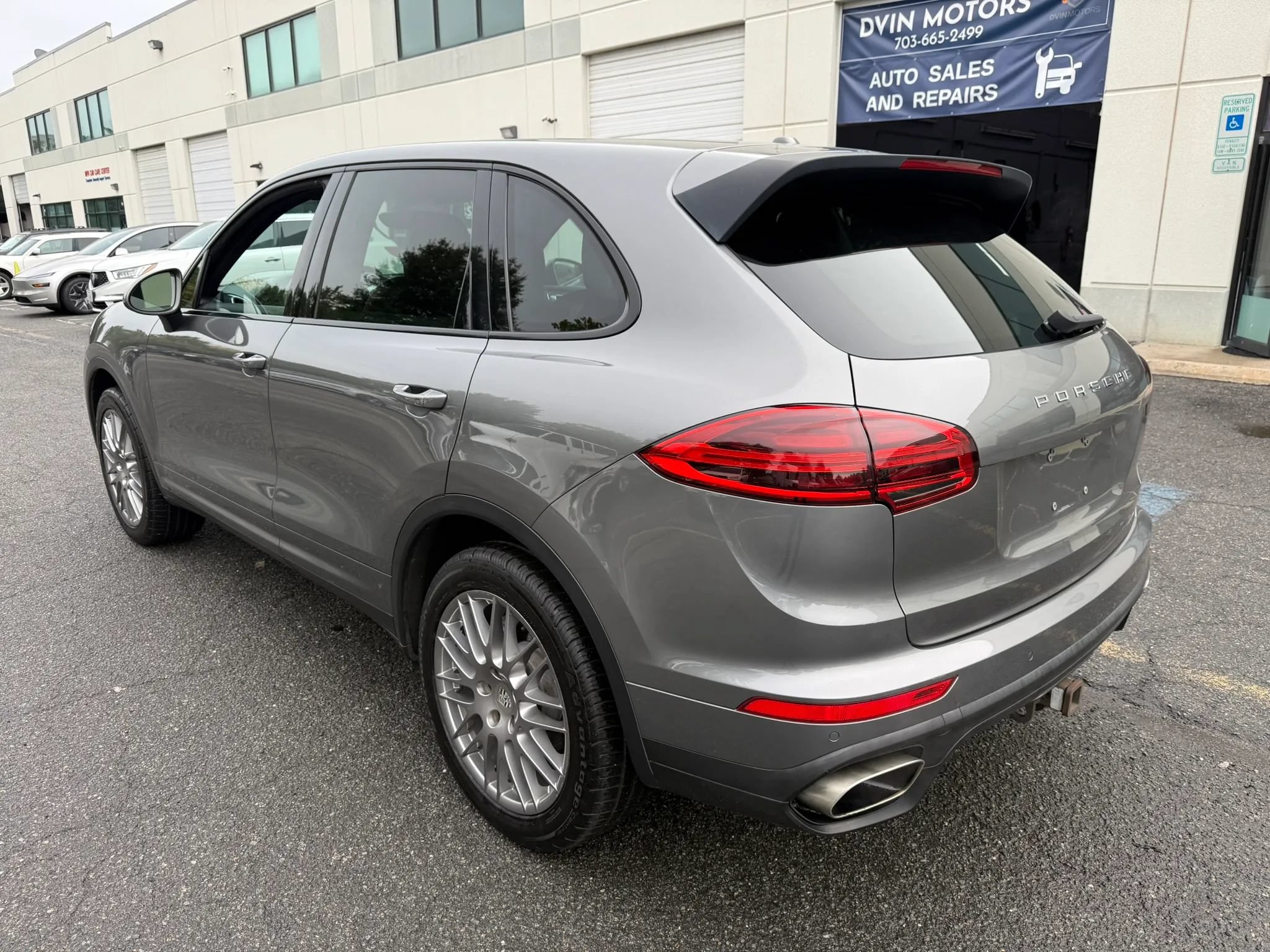 Used 2016 Porsche Cayenne AWD/4WD image 9