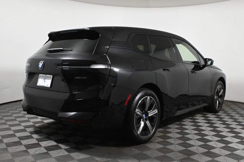 Used 2025 BMW iX xDrive50 w/ Premium Package image 7