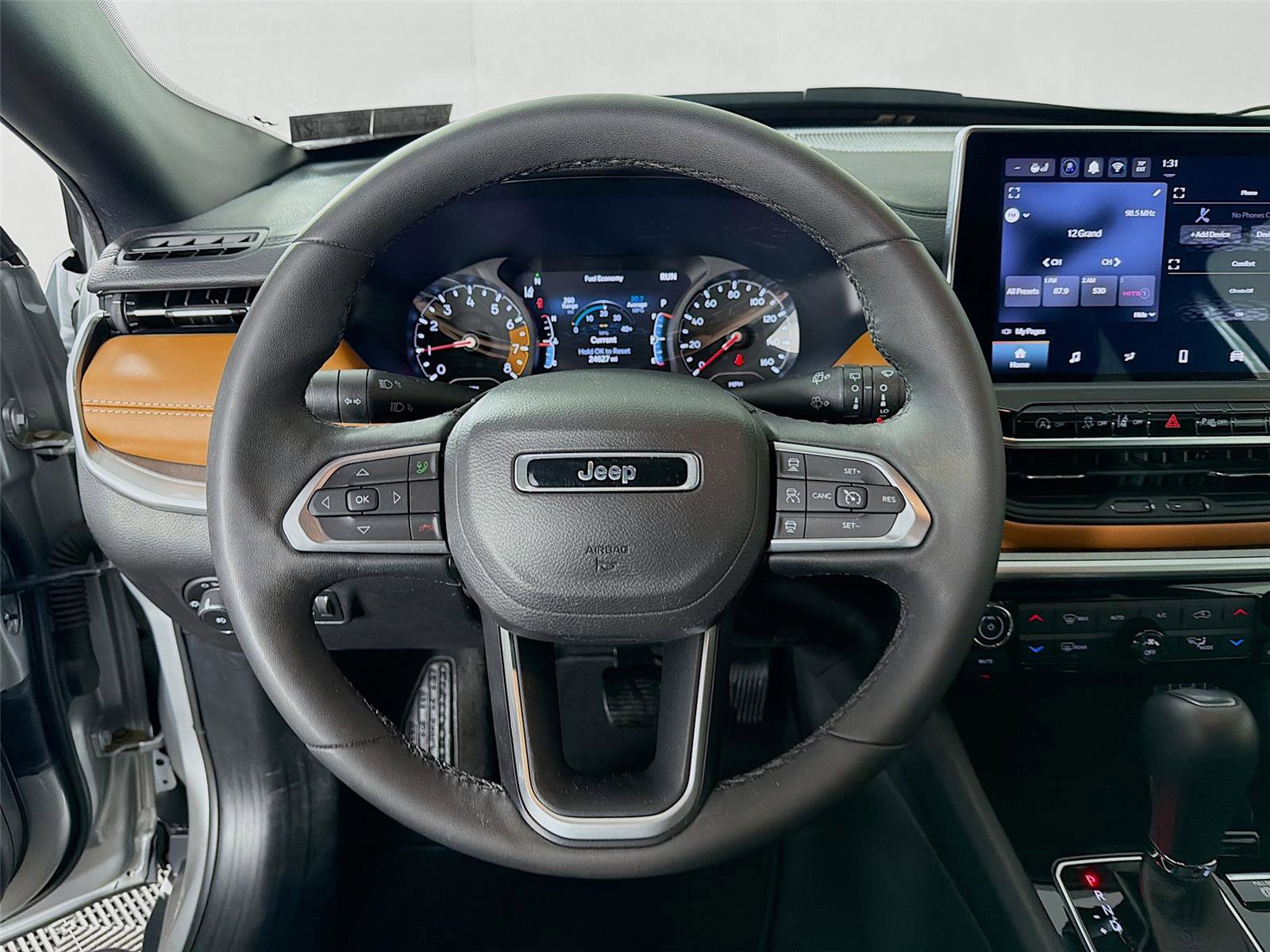 Used 2024 Jeep Compass Limited image 12