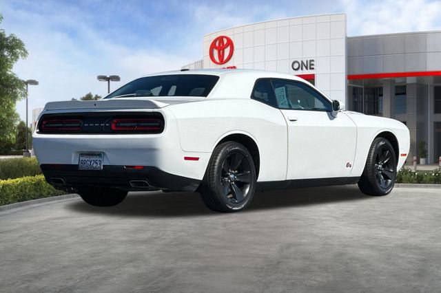Used 2019 Dodge Challenger SXT RWD image 4