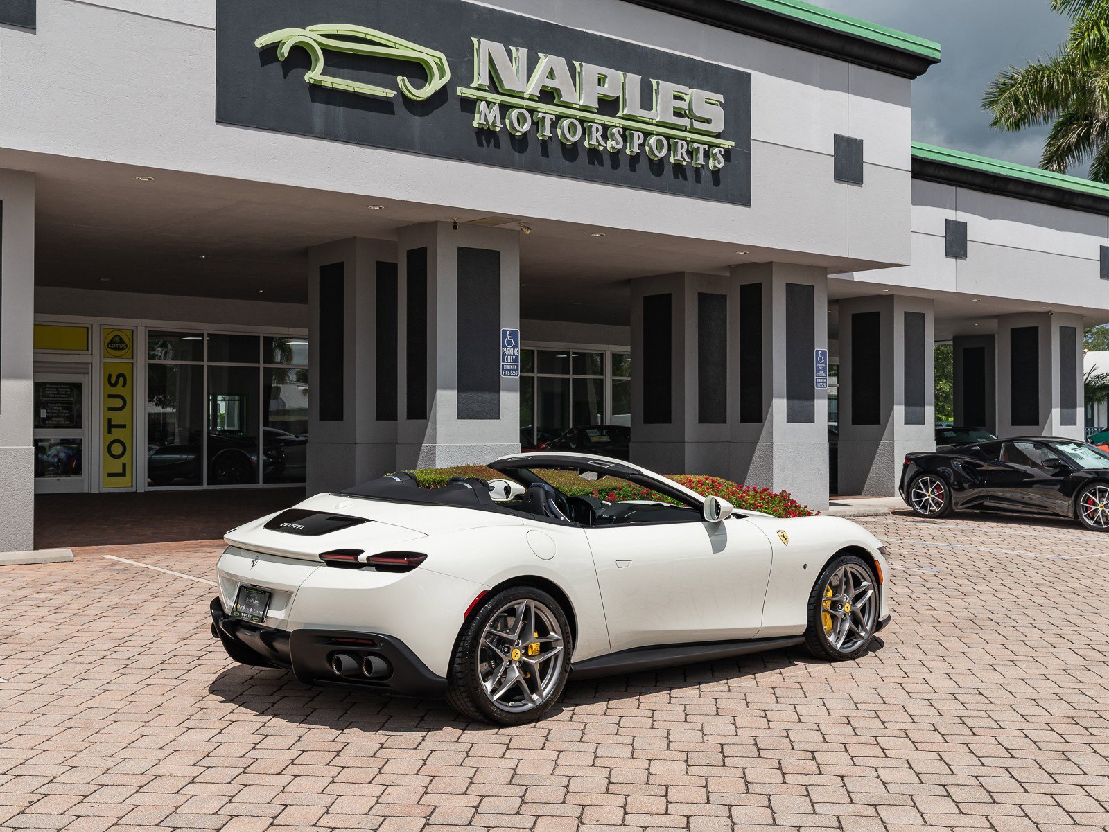 Used 2024 Ferrari Roma Spider image 25