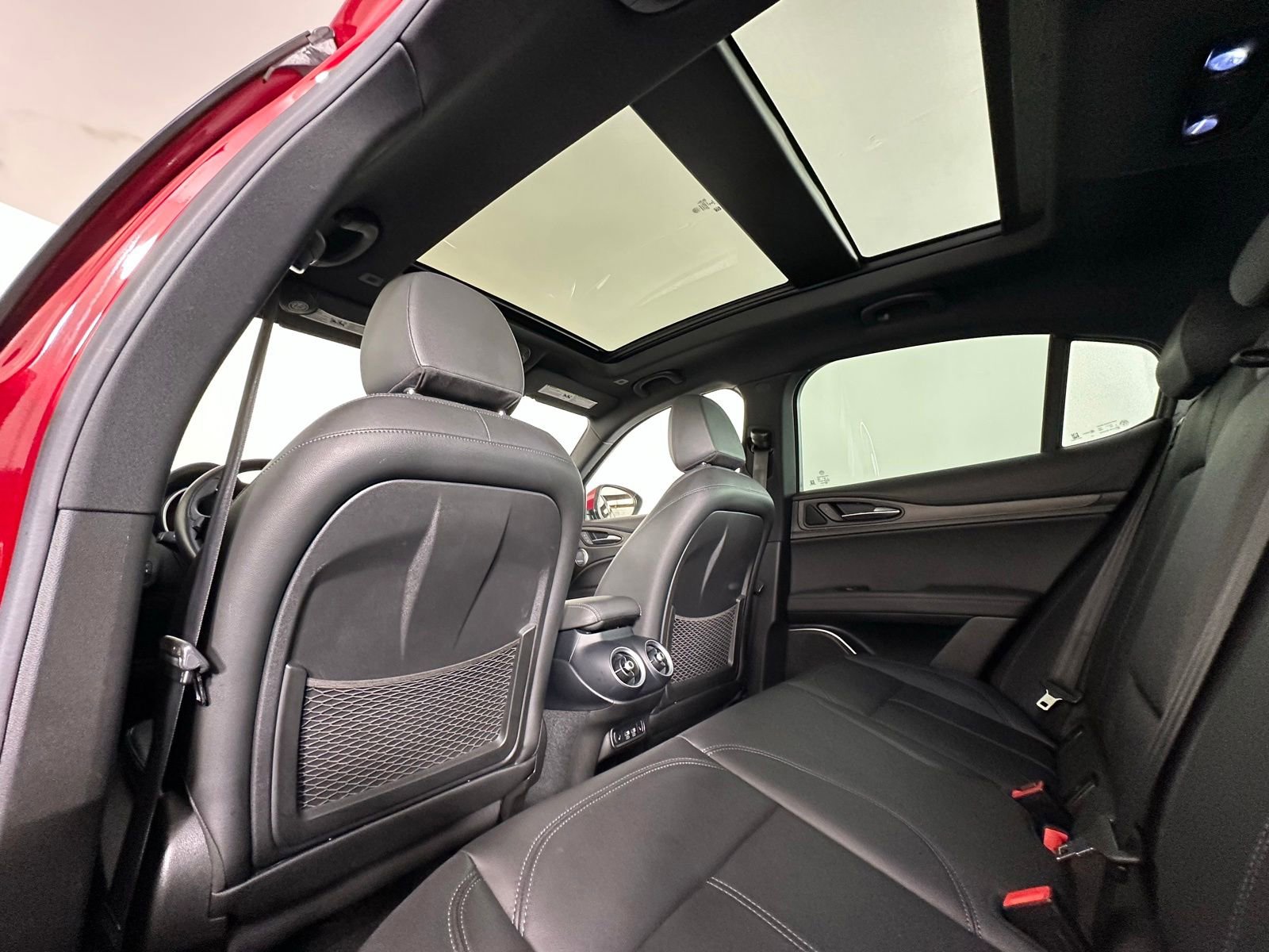 Used 2022 Alfa Romeo Stelvio Ti AWD/4WD image 19