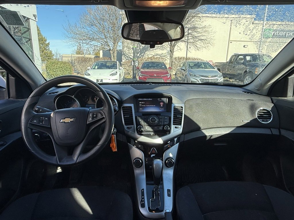 Used 2016 Chevrolet Cruze LT w/ Technology Package image 21