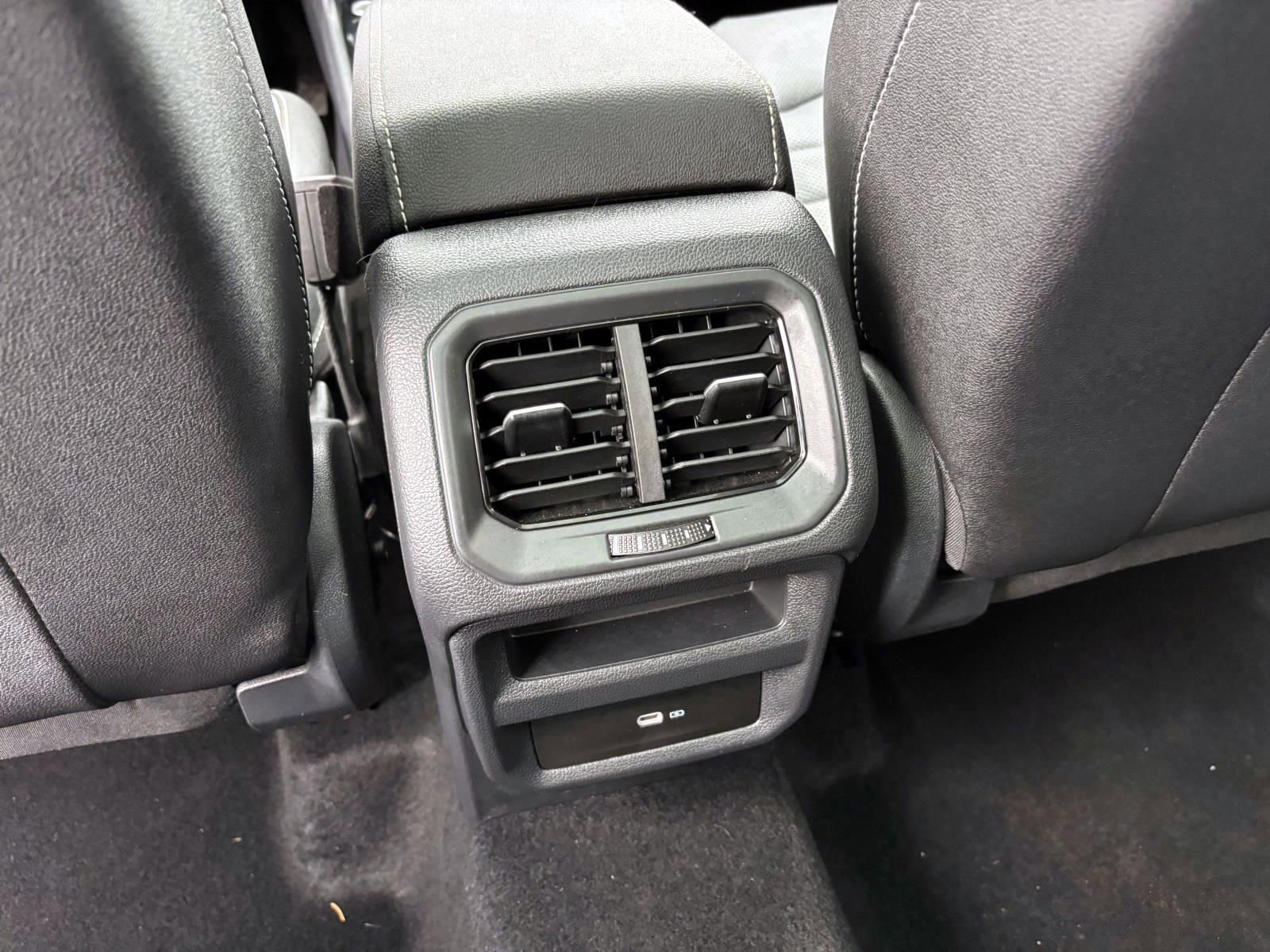 Used 2025 Volkswagen Taos SEL image 32