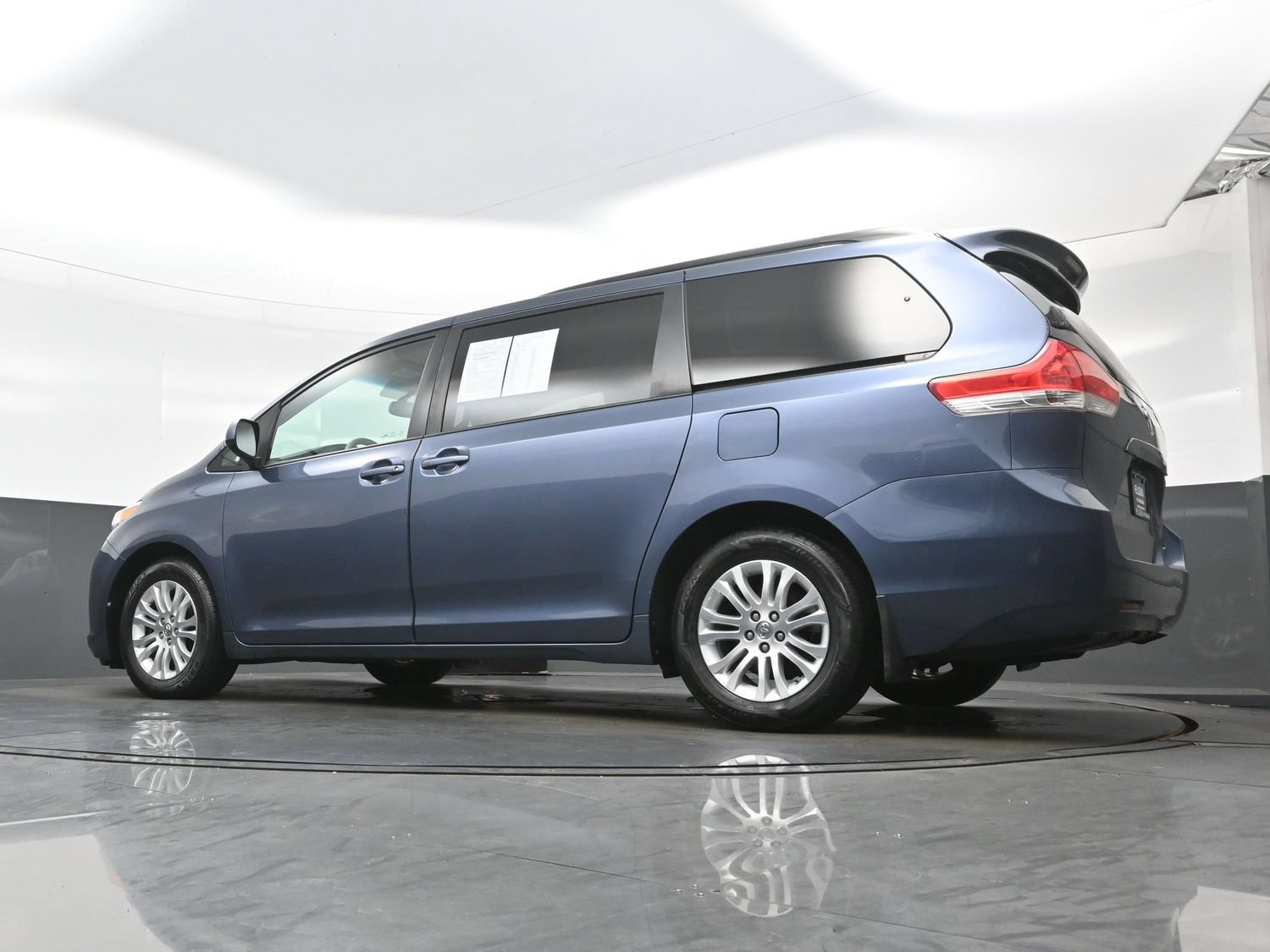 Used 2014 Toyota Sienna XLE FWD image 26