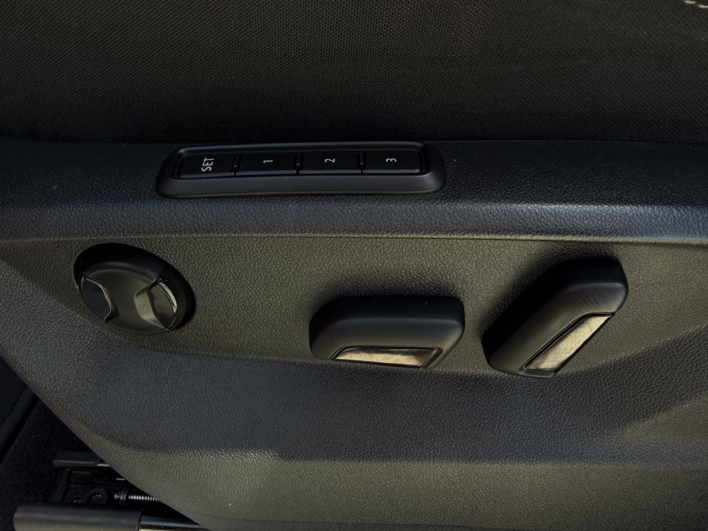 Used 2019 Volkswagen Atlas SEL R-Line FWD image 28