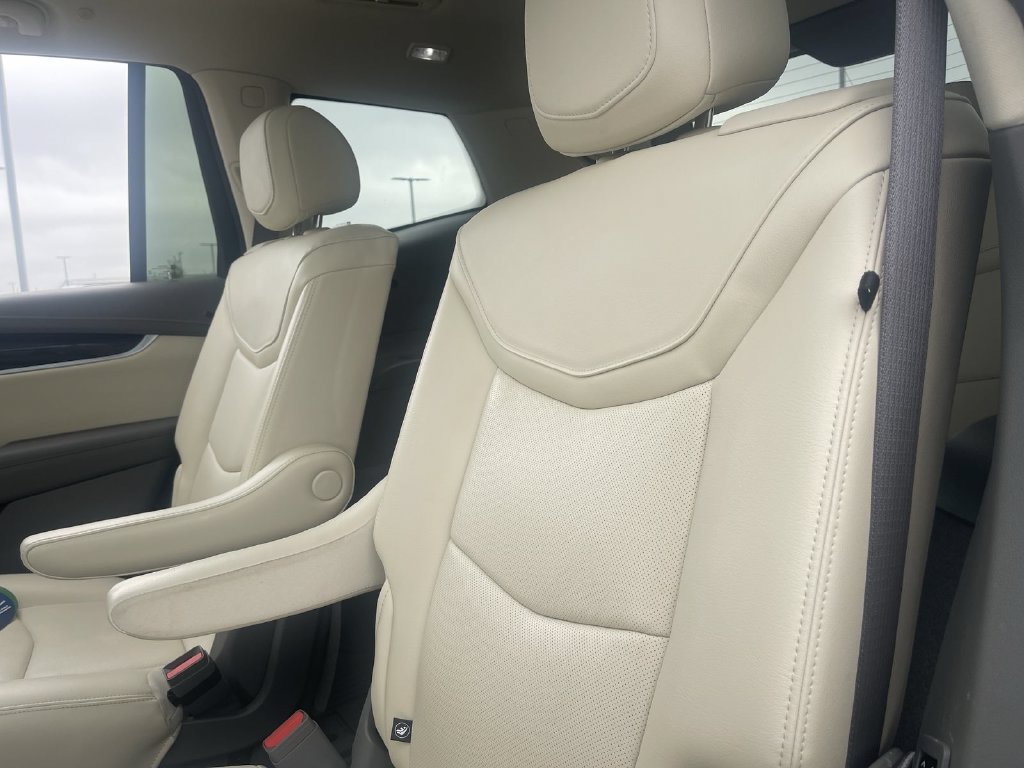 Used 2025 Cadillac XT6 Premium Luxury w/ LPO, Floor Liner Package AWD/4WD image 28