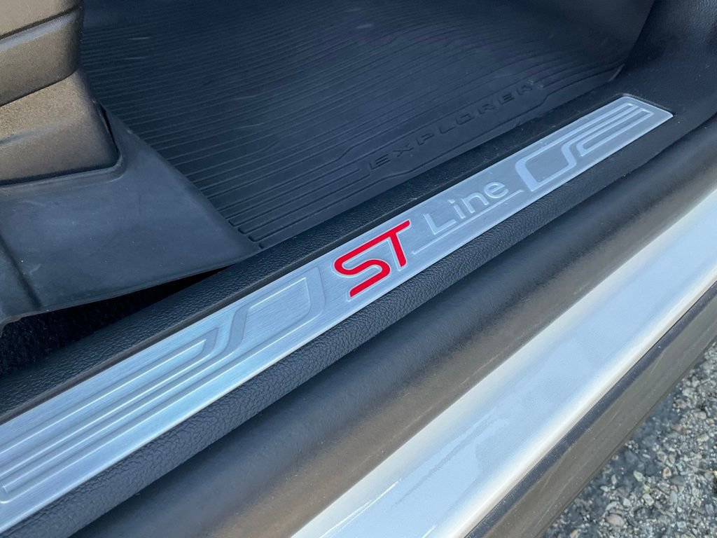 Certified 2025 Ford Explorer ST-Line w/ Premium Package image 40