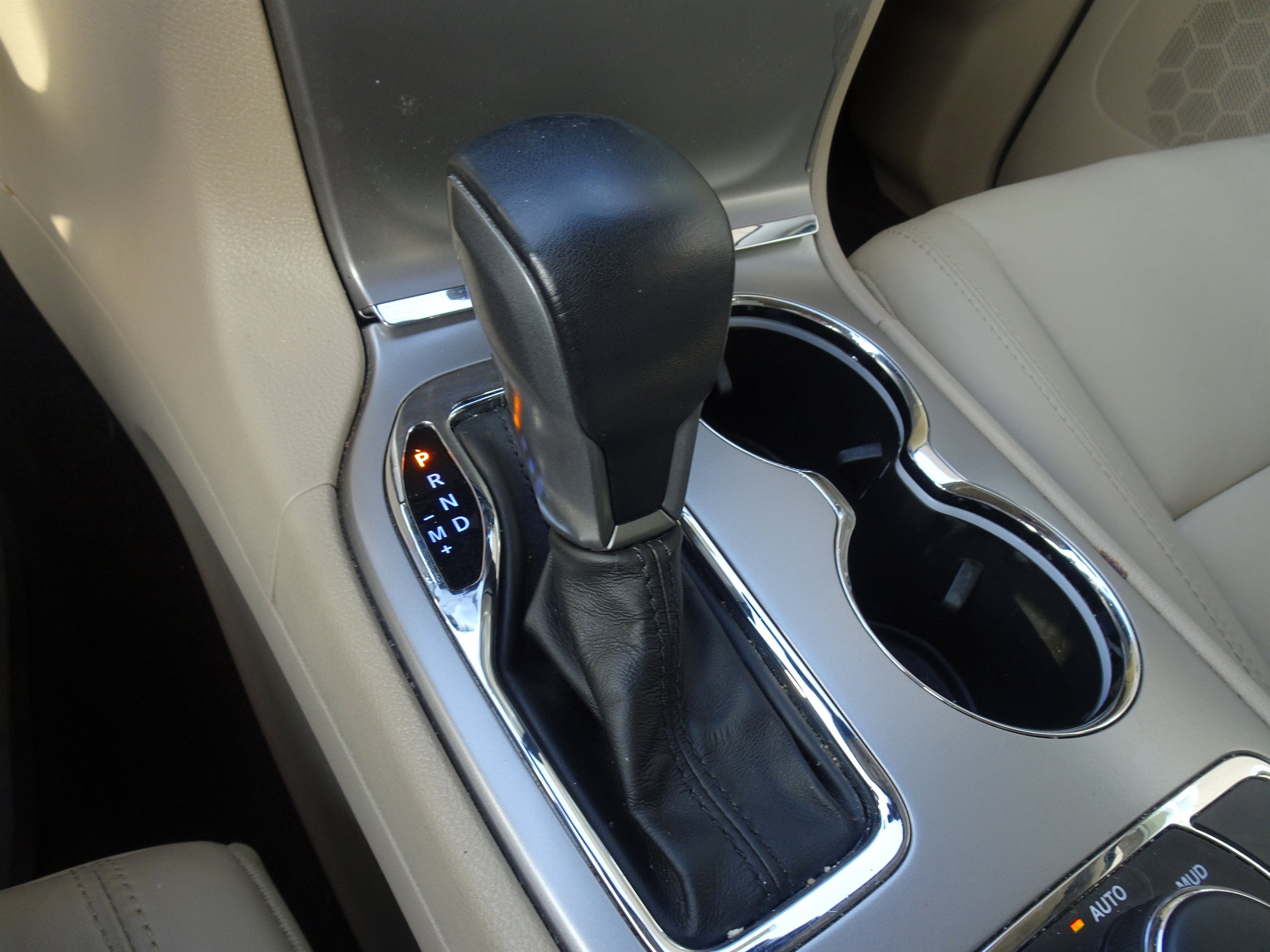 Used 2019 Jeep Grand Cherokee Limited AWD/4WD image 17