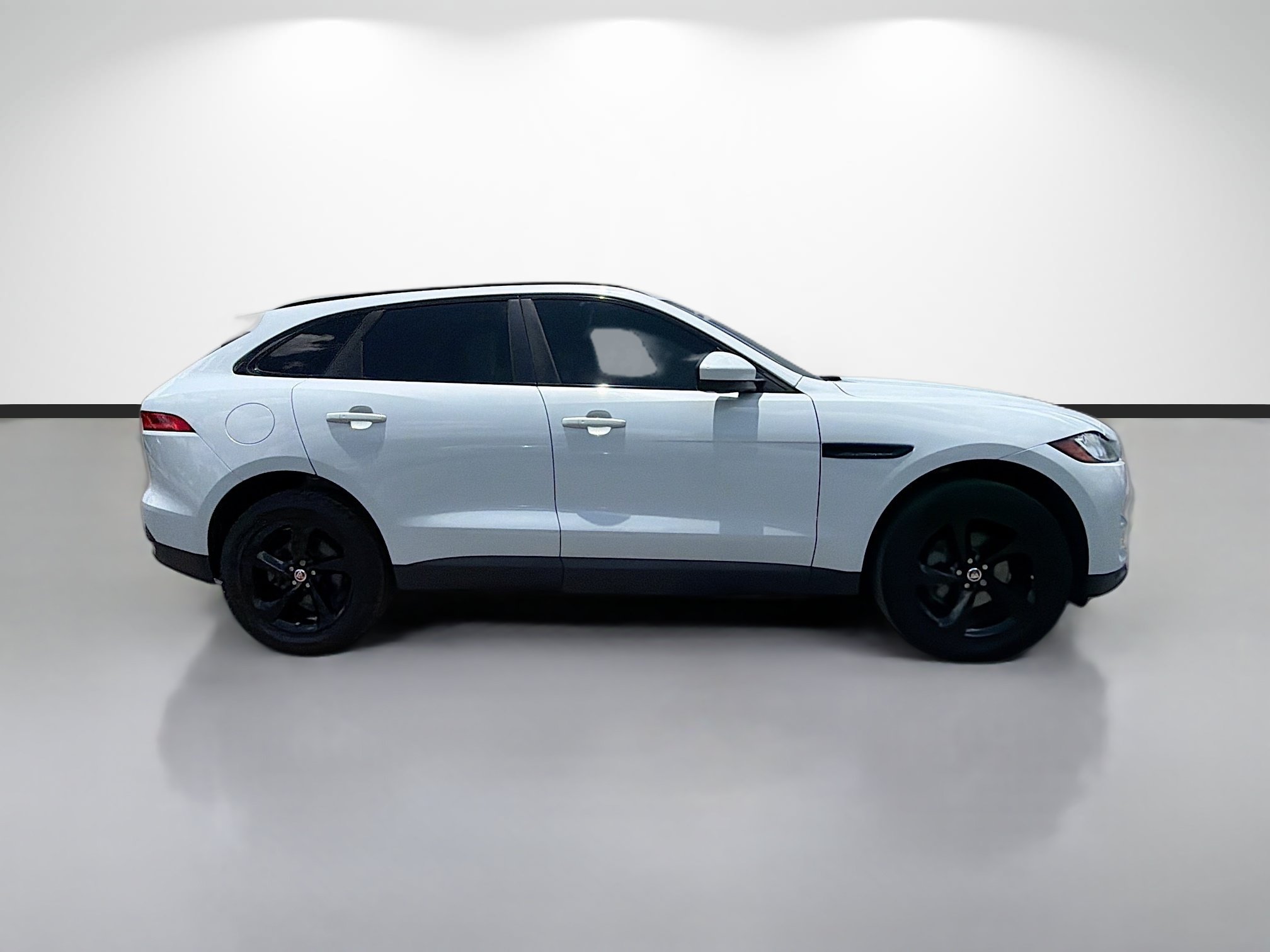 Used 2019 Jaguar F-PACE Premium AWD/4WD image 2