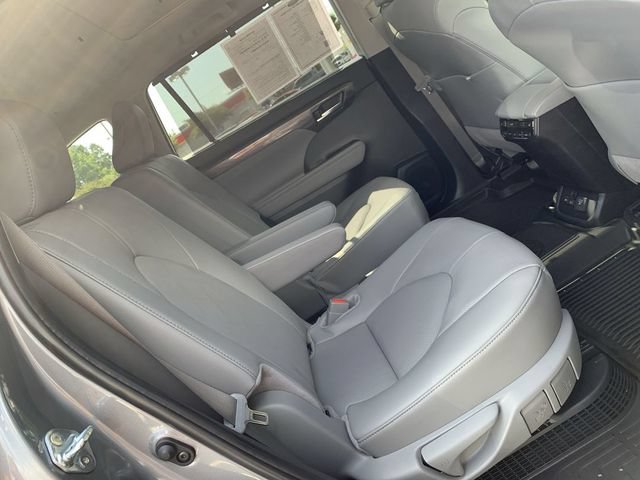 Certified 2026 Toyota Highlander Platinum AWD/4WD image 12