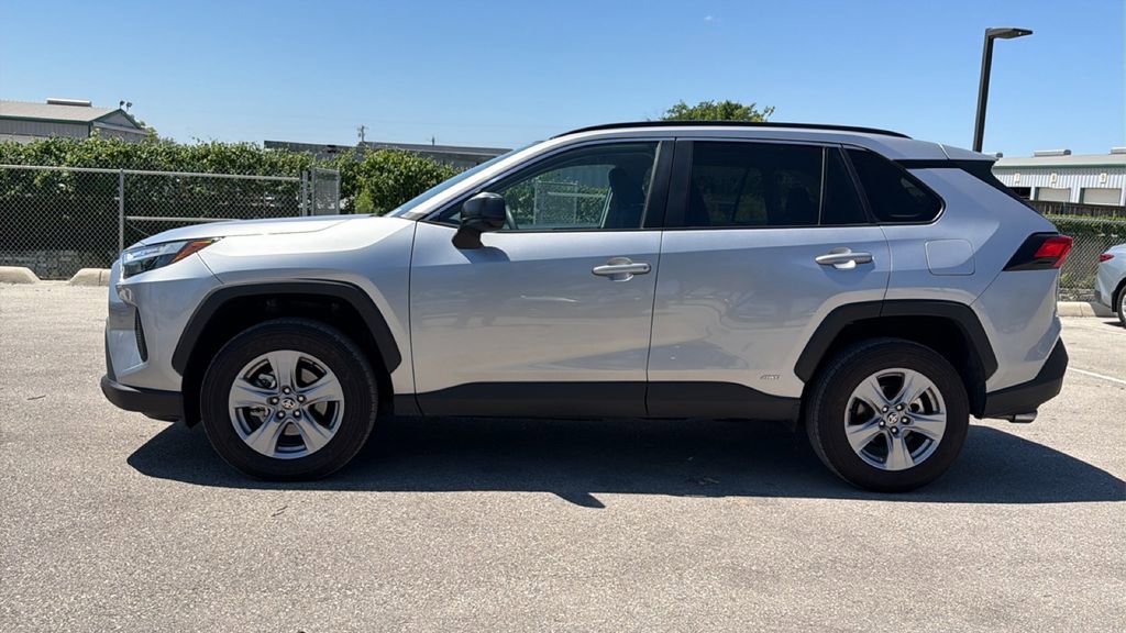 Certified 2025 Toyota RAV4 LE AWD/4WD image 10