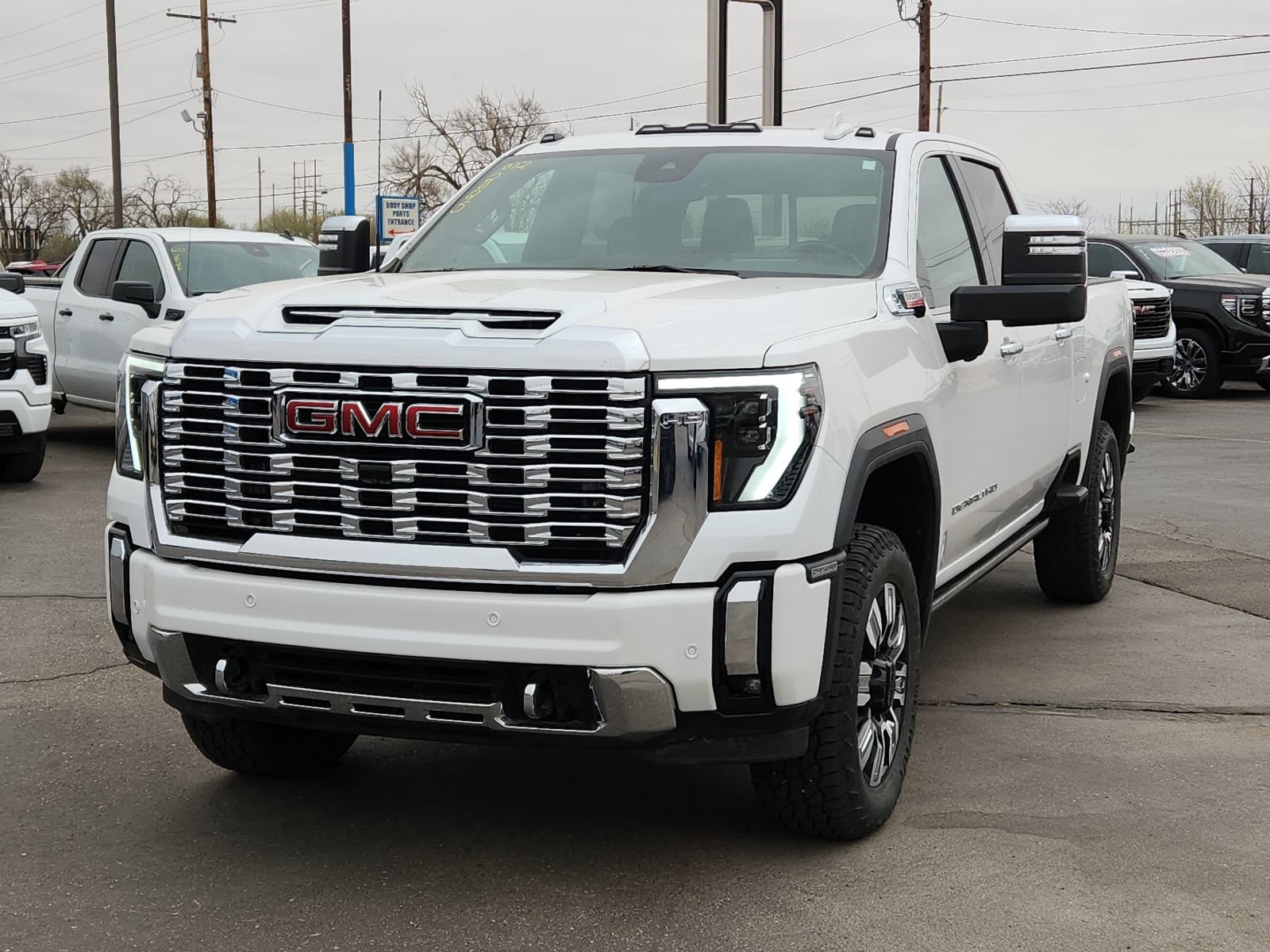 Used 2025 GMC Sierra 2500 Denali w/ Max Trailering Package AWD/4WD image 1