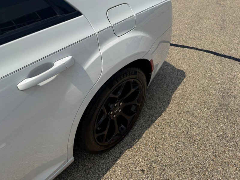 Used 2019 Chrysler 300 S RWD image 8