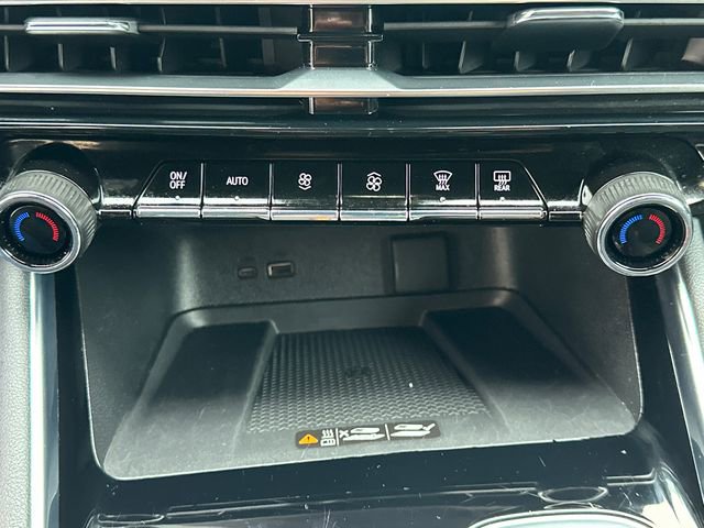 Used 2024 Chevrolet Traverse LT image 33