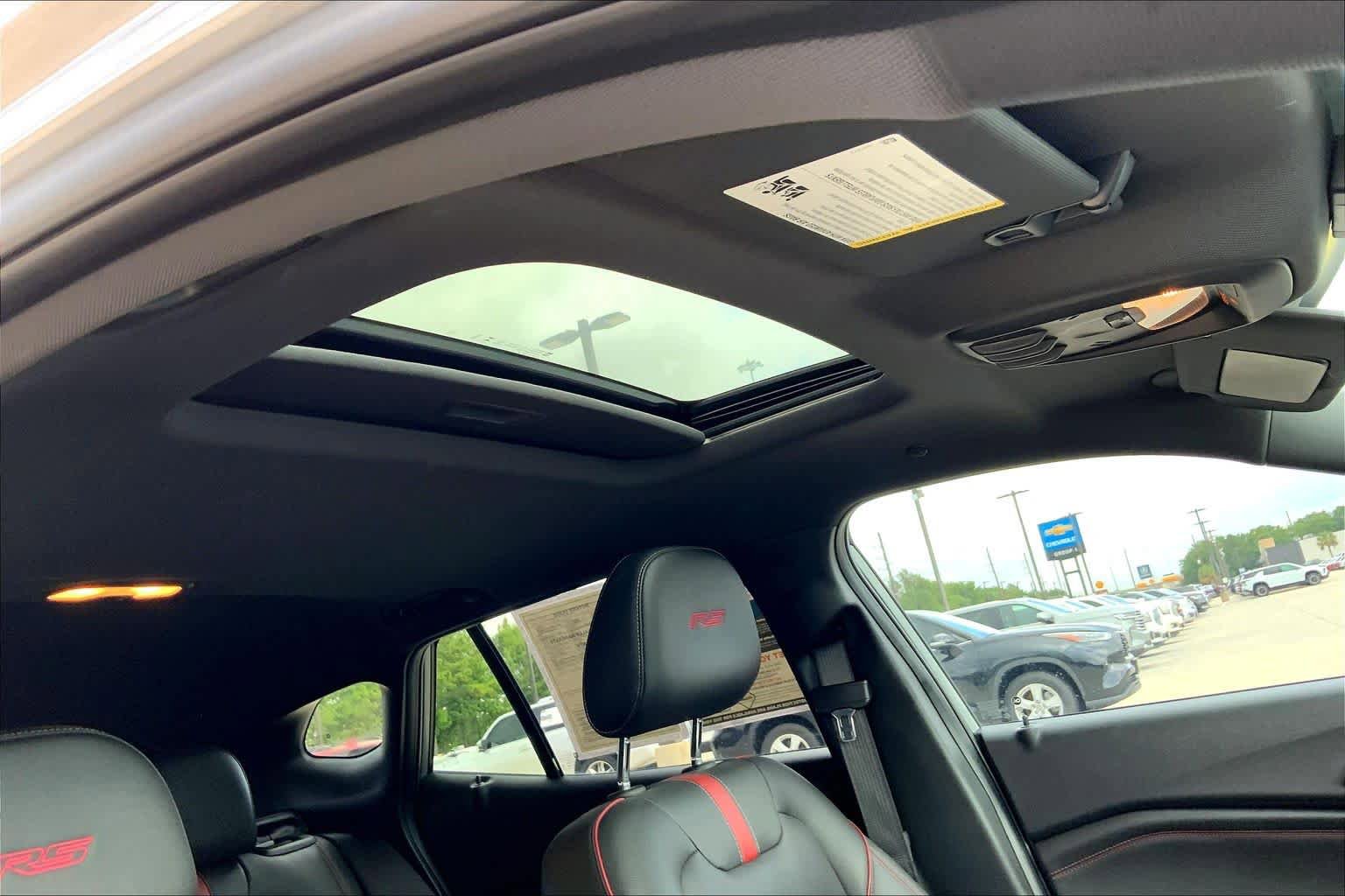 Used 2025 Chevrolet Trax RS w/ Sunroof Package FWD image 14