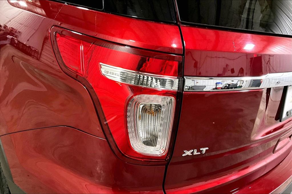 Used 2015 Ford Explorer XLT w/ Equipment Group 202A FWD image 8