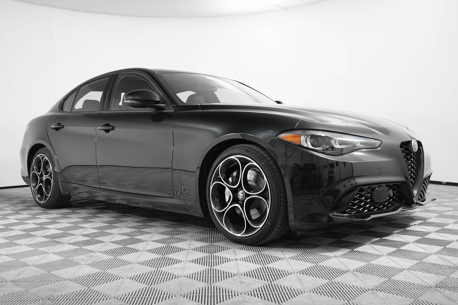 New 2025 Alfa Romeo Giulia w/ Driving Assist Package RWD 360° Tour