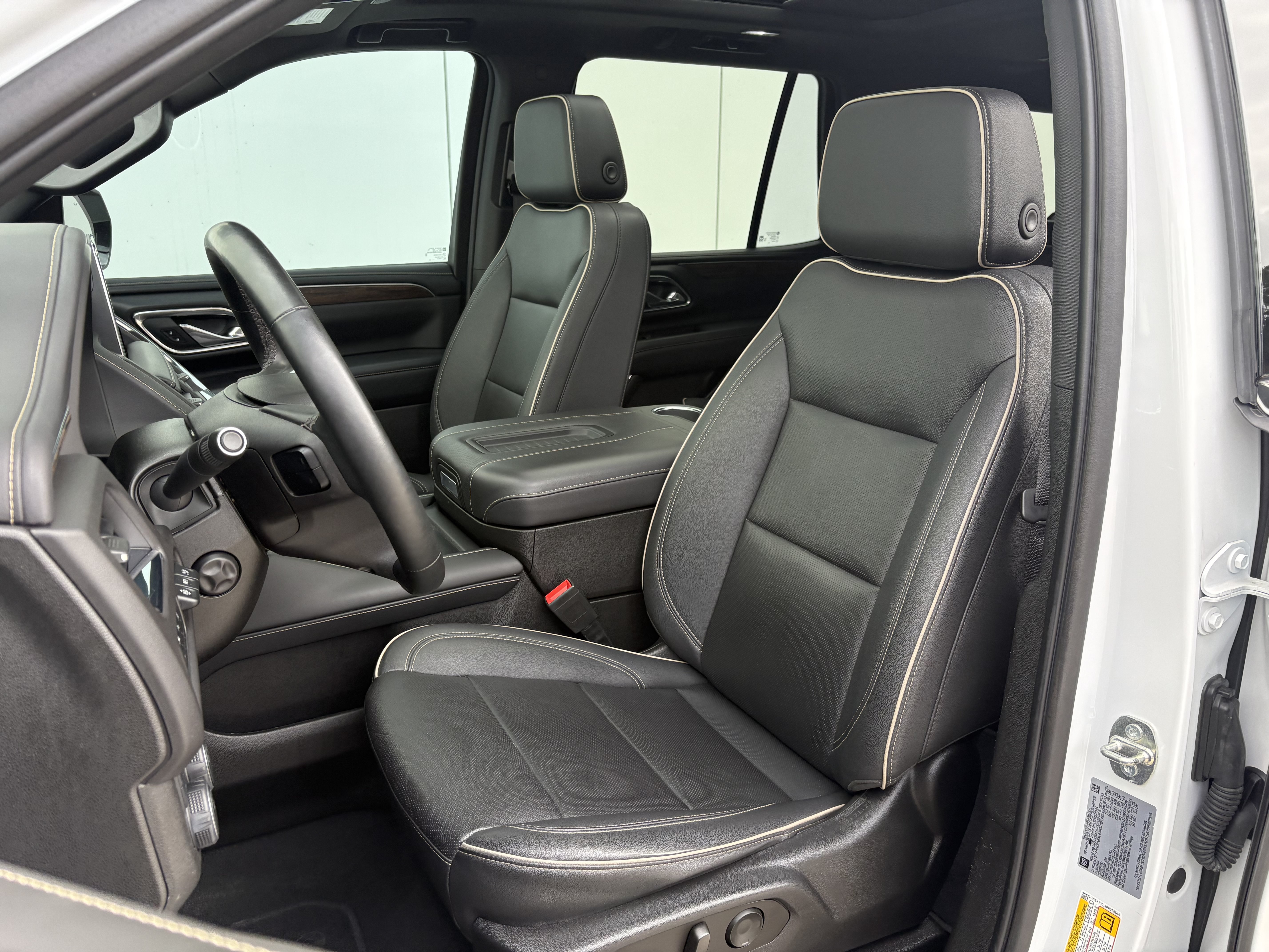 Used 2023 Chevrolet Tahoe Premier w/ Premium Package AWD/4WD image 12