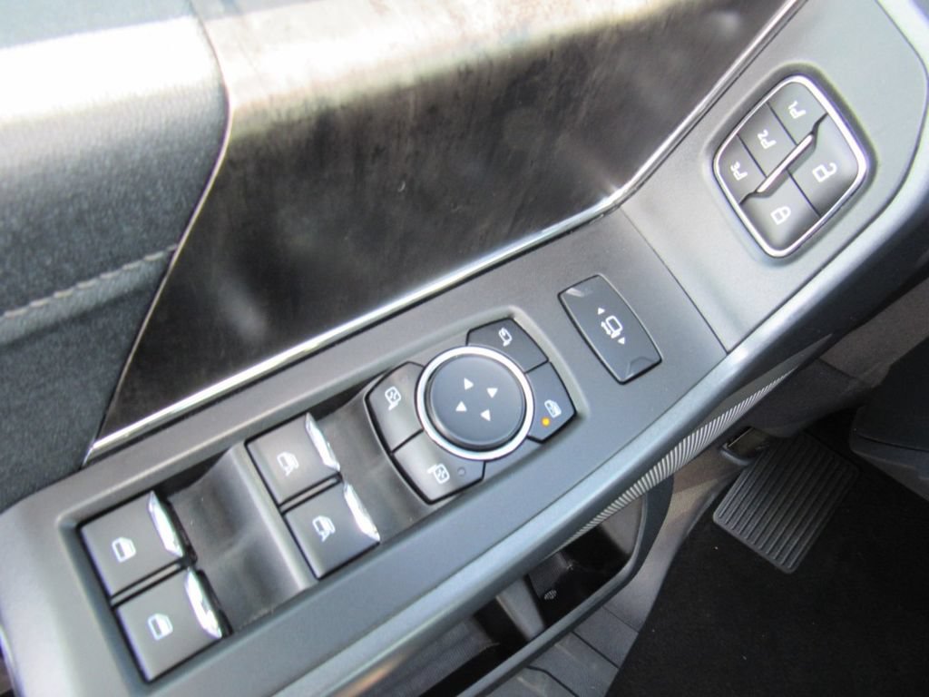Used 2023 Ford F350 Lariat w/ FX4 Off-Road Package AWD/4WD image 15