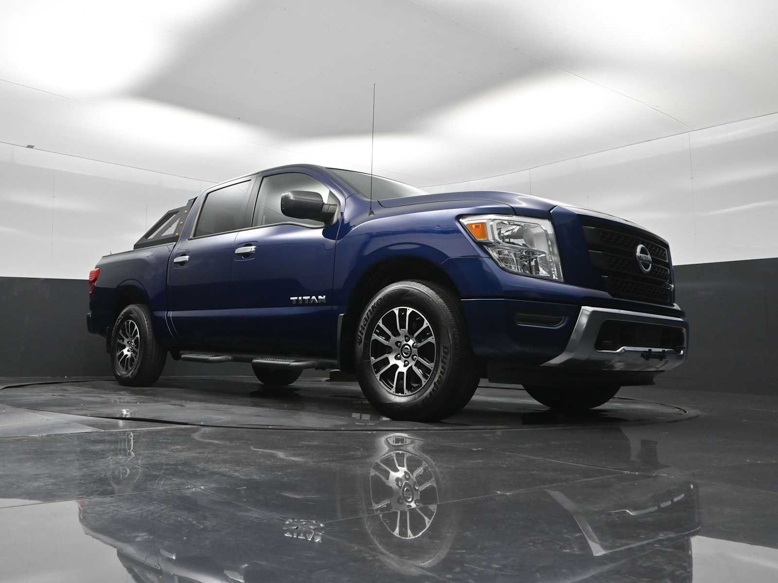 Used 2021 Nissan Titan SV w/ Accessory Utility Package AWD/4WD image 23