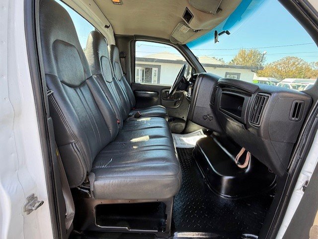 Used 2006 GMC TopKick C4500 2WD Regular Cab image 22