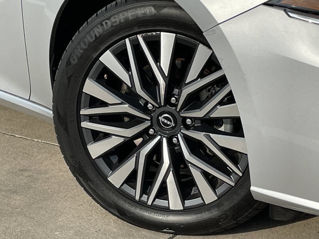 Used 2024 Nissan Altima 2.5 SV FWD image 9