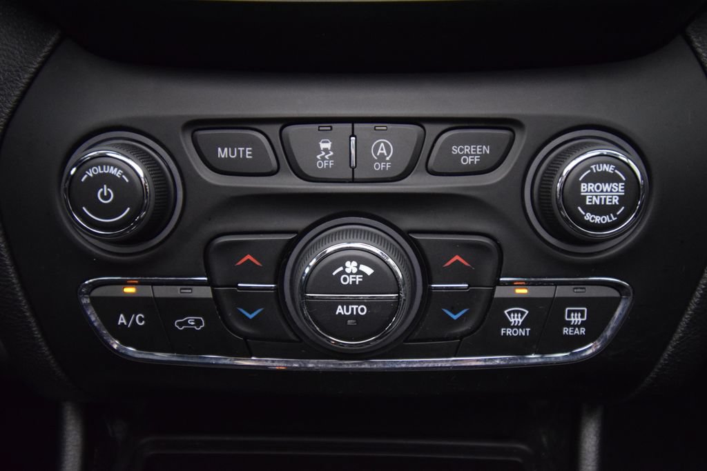 Used 2021 Jeep Cherokee Limited AWD/4WD image 33