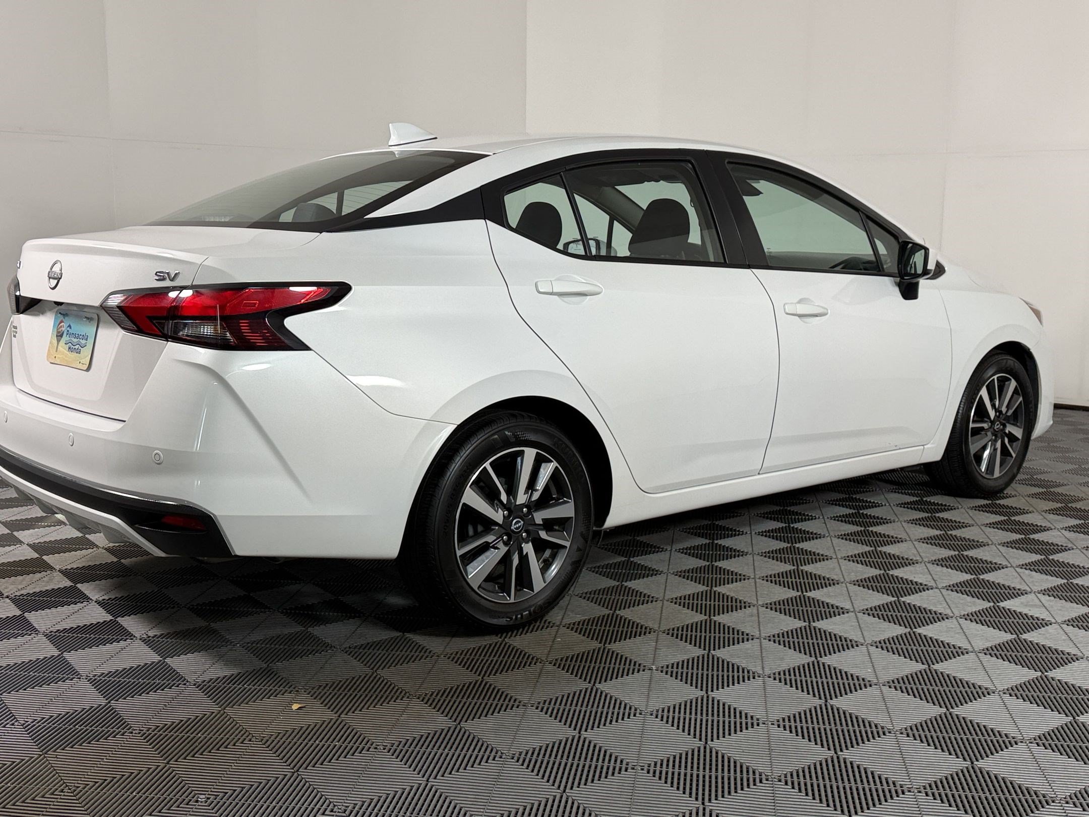 Used 2024 Nissan Versa SV FWD image 7