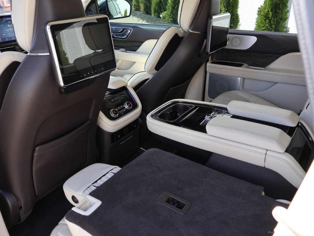 Used 2018 Lincoln Navigator Black Label w/ Cargo Package AWD/4WD image 12