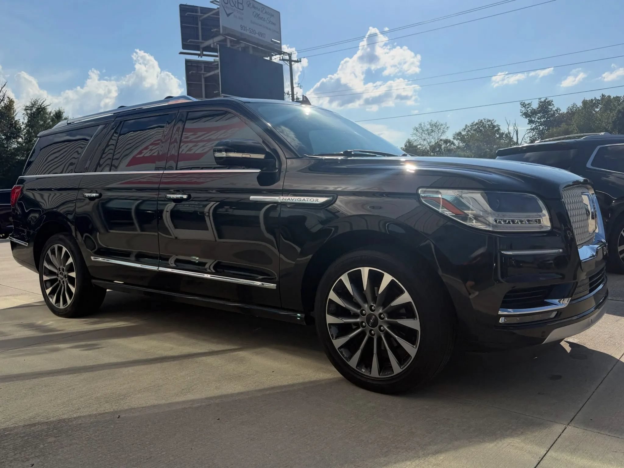 Used 2018 Lincoln Navigator L Select w/ Cargo Package AWD/4WD image 4