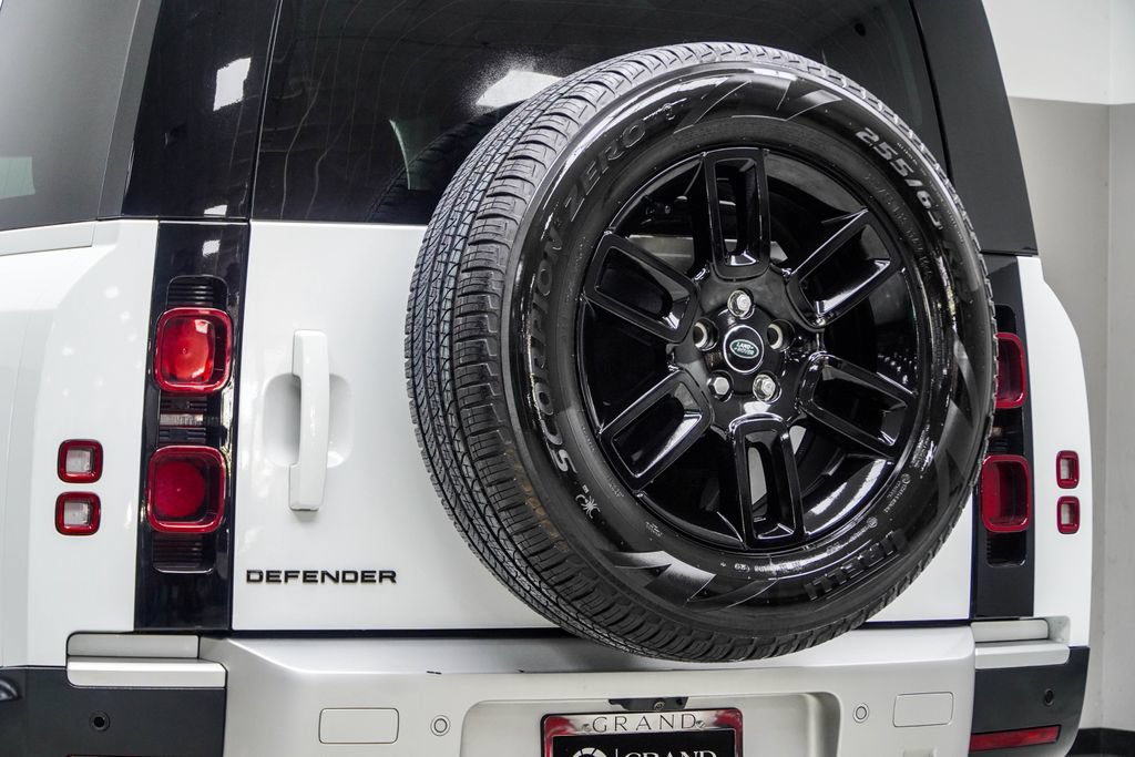 Used 2025 Land Rover Defender 110 S AWD/4WD image 15