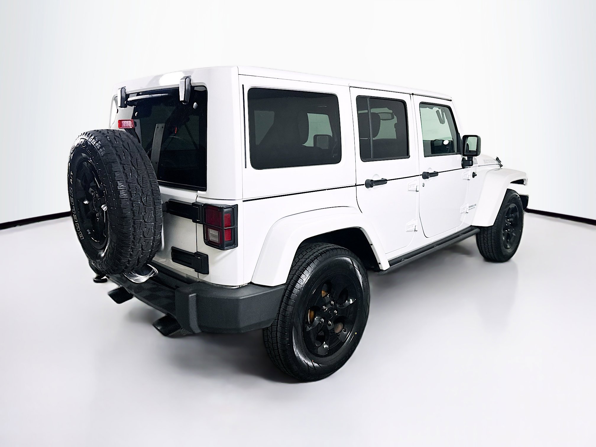 Used 2015 Jeep Wrangler Altitude image 9