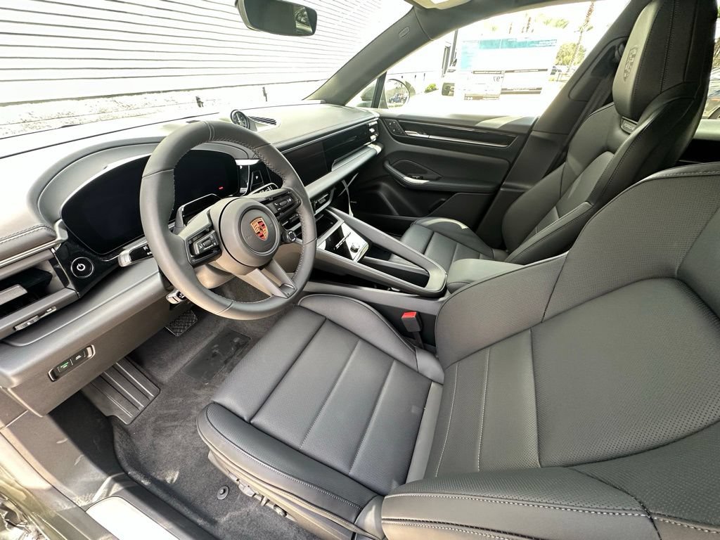 Used 2026 Porsche Macan Electric RWD image 4