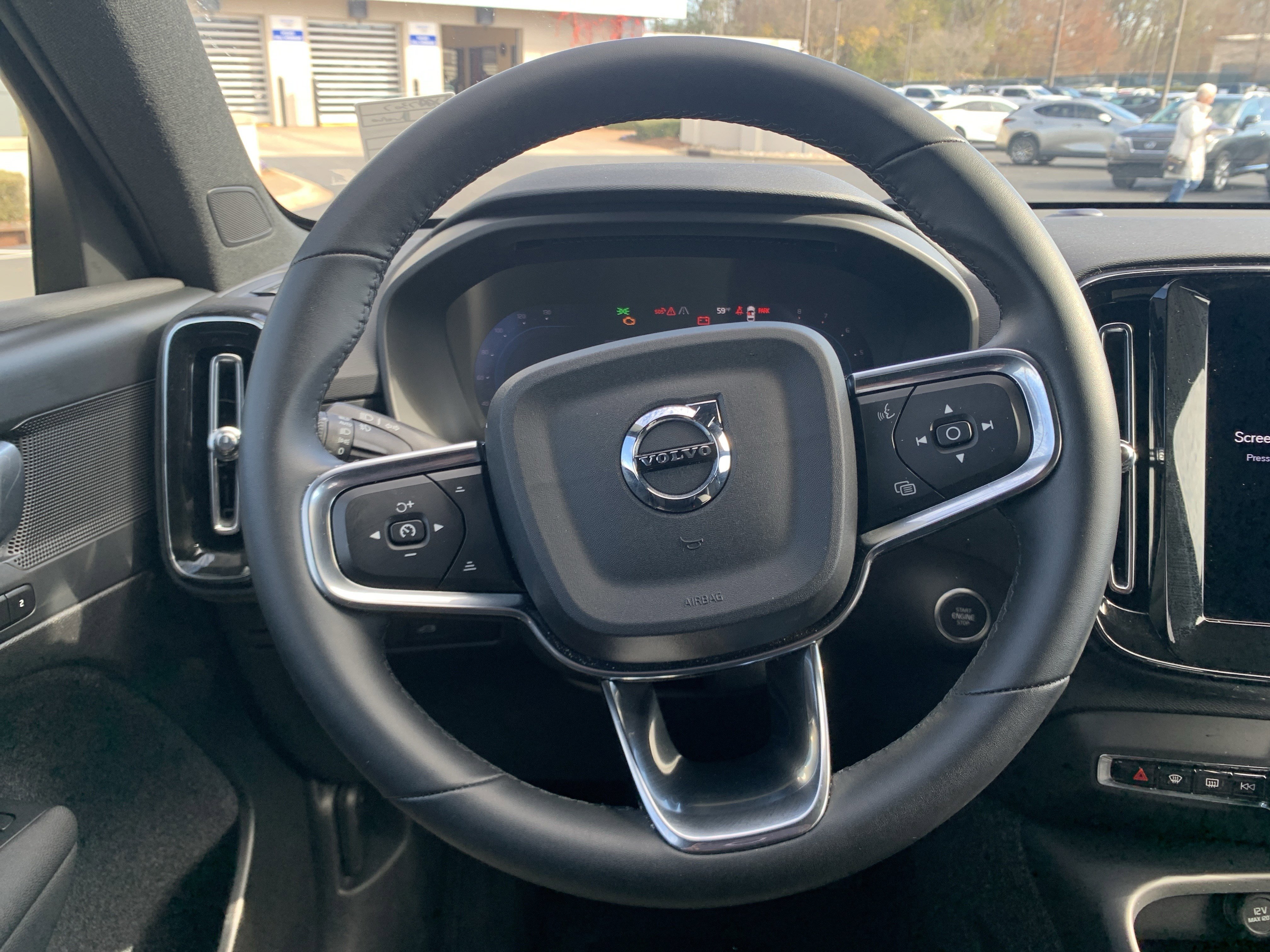 Used 2025 Volvo XC40 B5 Plus image 18
