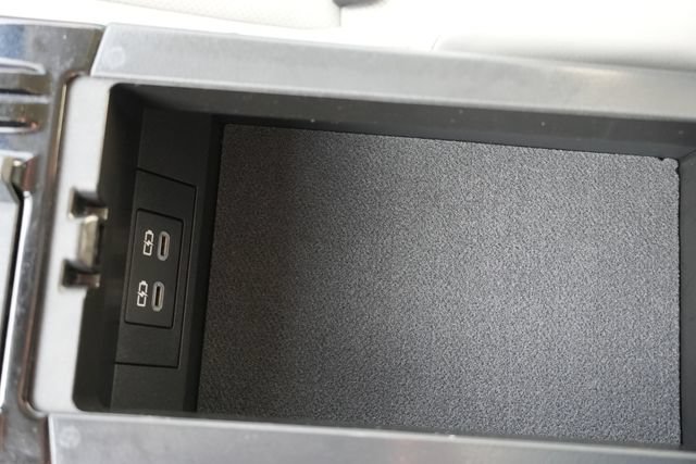 Used 2024 Toyota Prius XLE FWD image 39