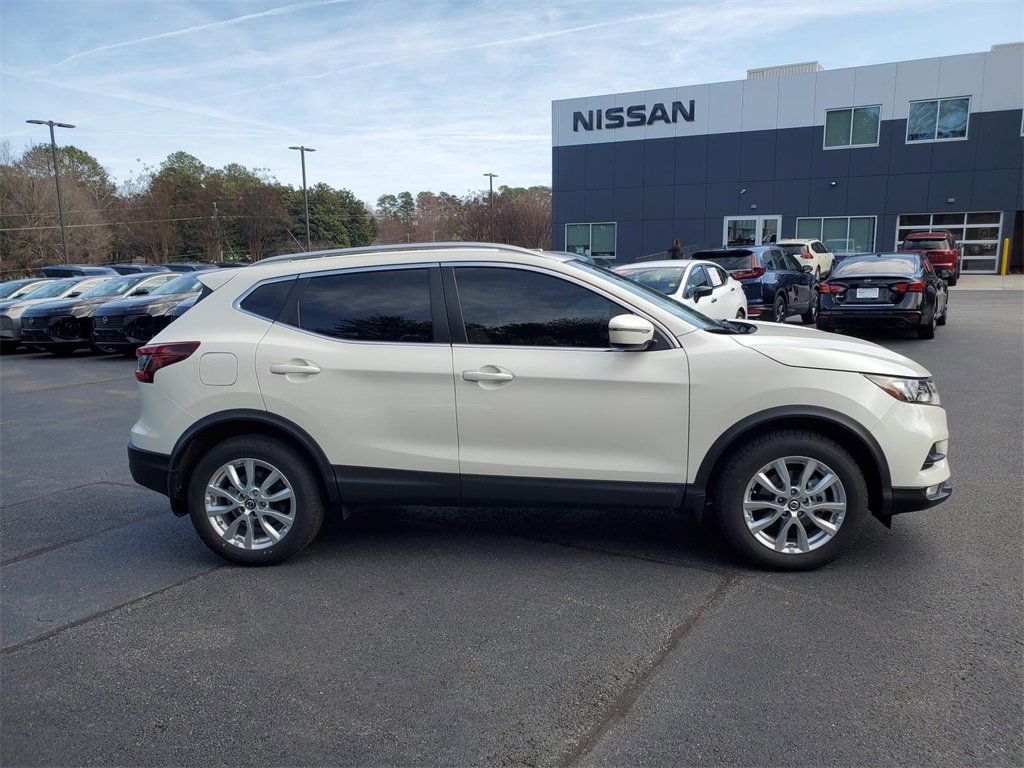 Used 2022 Nissan Rogue Sport SV image 2