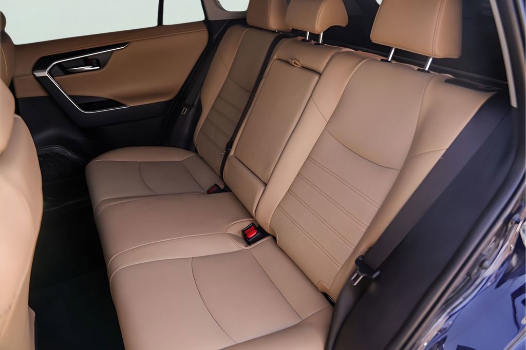 Used 2025 Toyota RAV4 Limited image 27