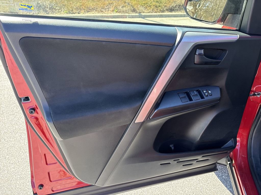 Used 2017 Toyota RAV4 LE image 21