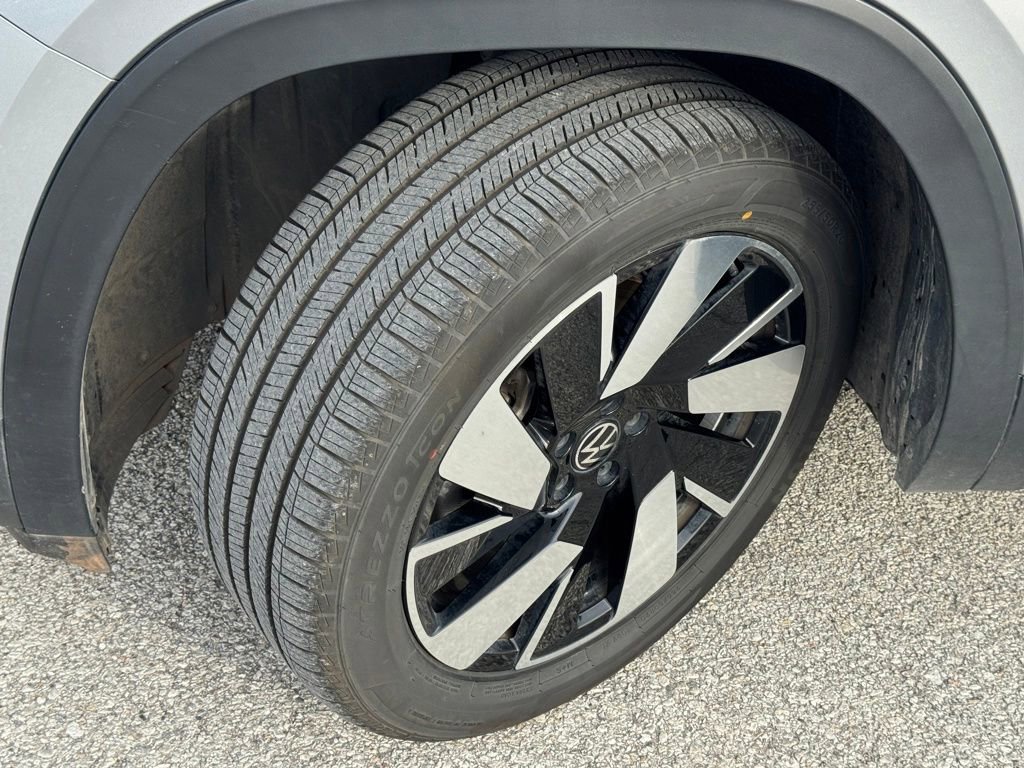Used 2024 Volkswagen Atlas Cross Sport SE image 17