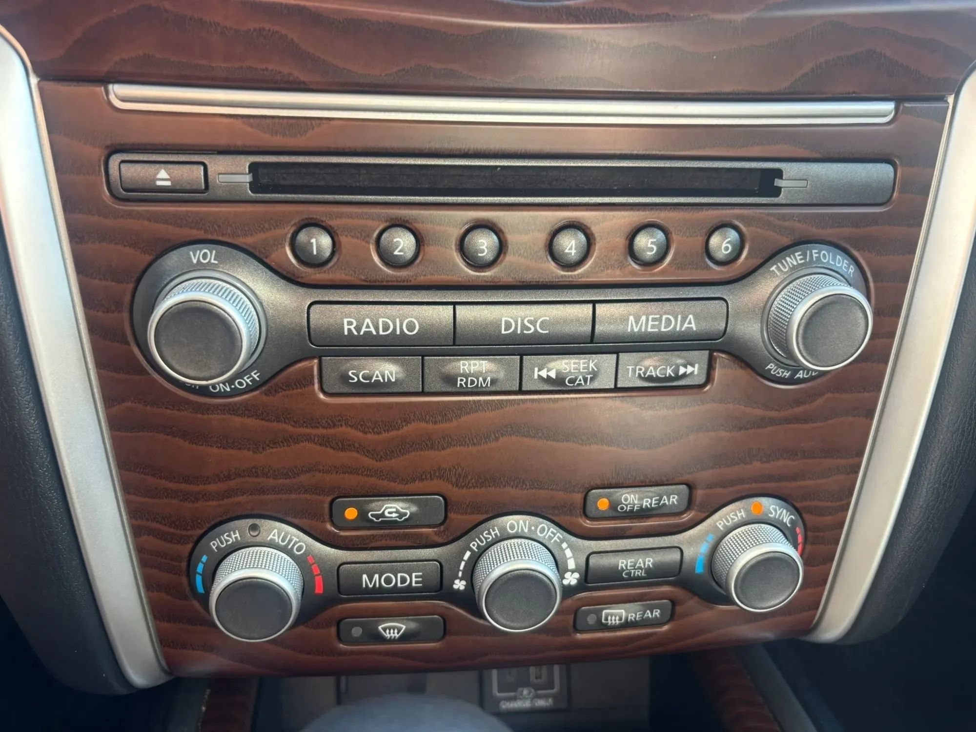 Used 2019 Nissan Pathfinder Platinum AWD/4WD image 16