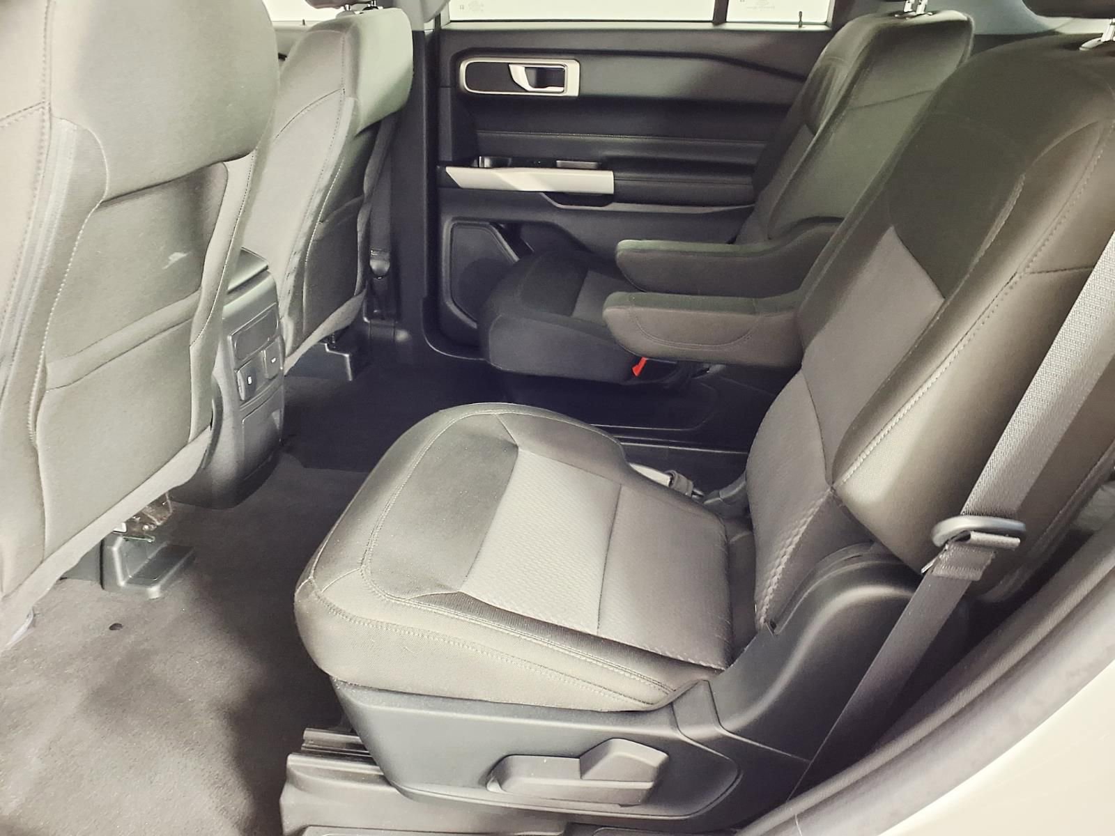 Used 2024 Ford Explorer XLT image 8