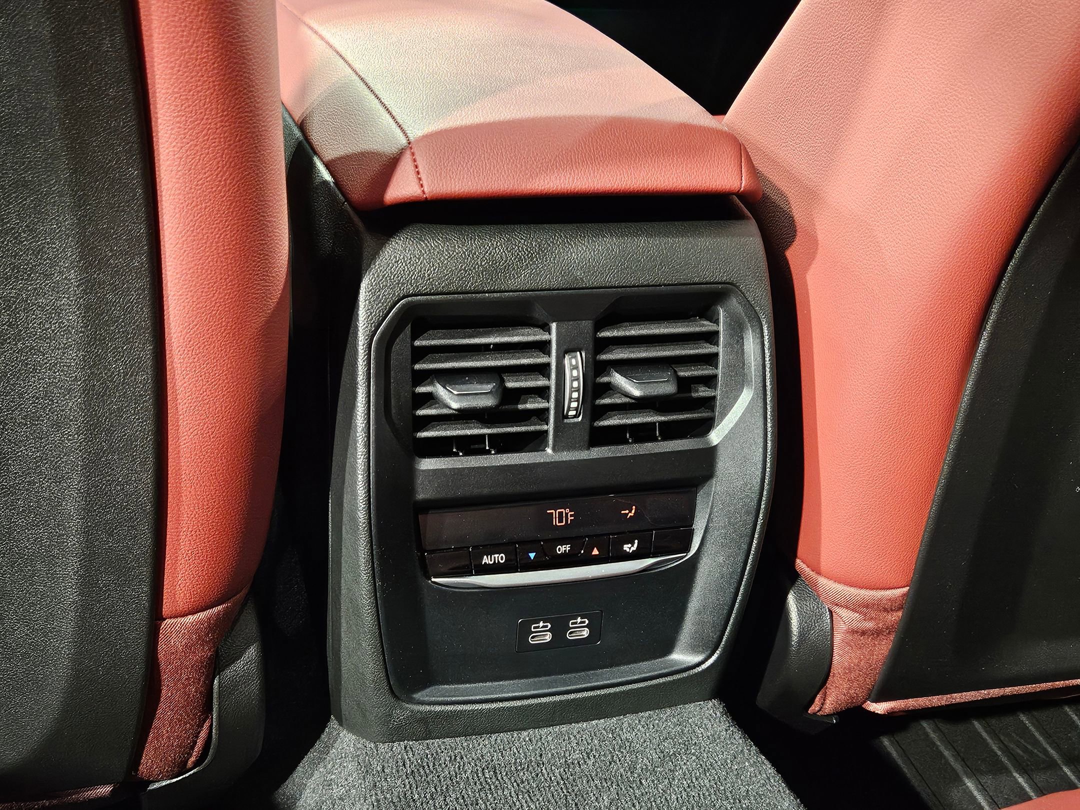 Used 2025 BMW 330i Sedan w/ Premium Package image 38